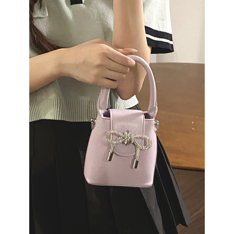 Bolsa de mão Sweet Bow para mulheres 2023 Nova versão coreana Bolsa transversal versátil com corrente Bolsa de noite_voghion.com