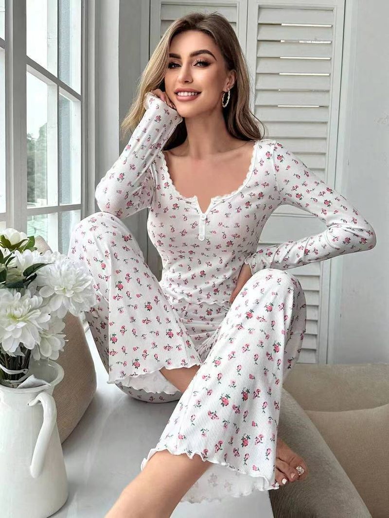 V-hals loungewearset – comfortabele, rekbare lange broek en top met lange mouwen (S/M/L/XL, meerdere prints)_voghion.com
