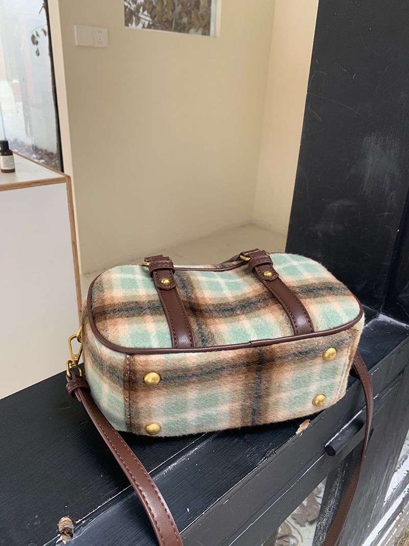 2024 Spring/Summer New Korean Postman Bowling Maillard Handheld Horizontal Small Square Bag for Women Crossbody_voghion.com
