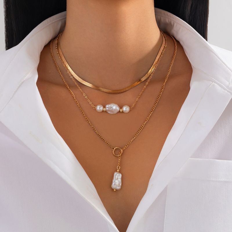 Modische und coole Schlüsselbeinkette mit Perlenanhänger in Form einer personalisierten unregelmäßigen, mit Kupfer umwickelten, mehrlagigen Halskette aus Eisen_voghion.com