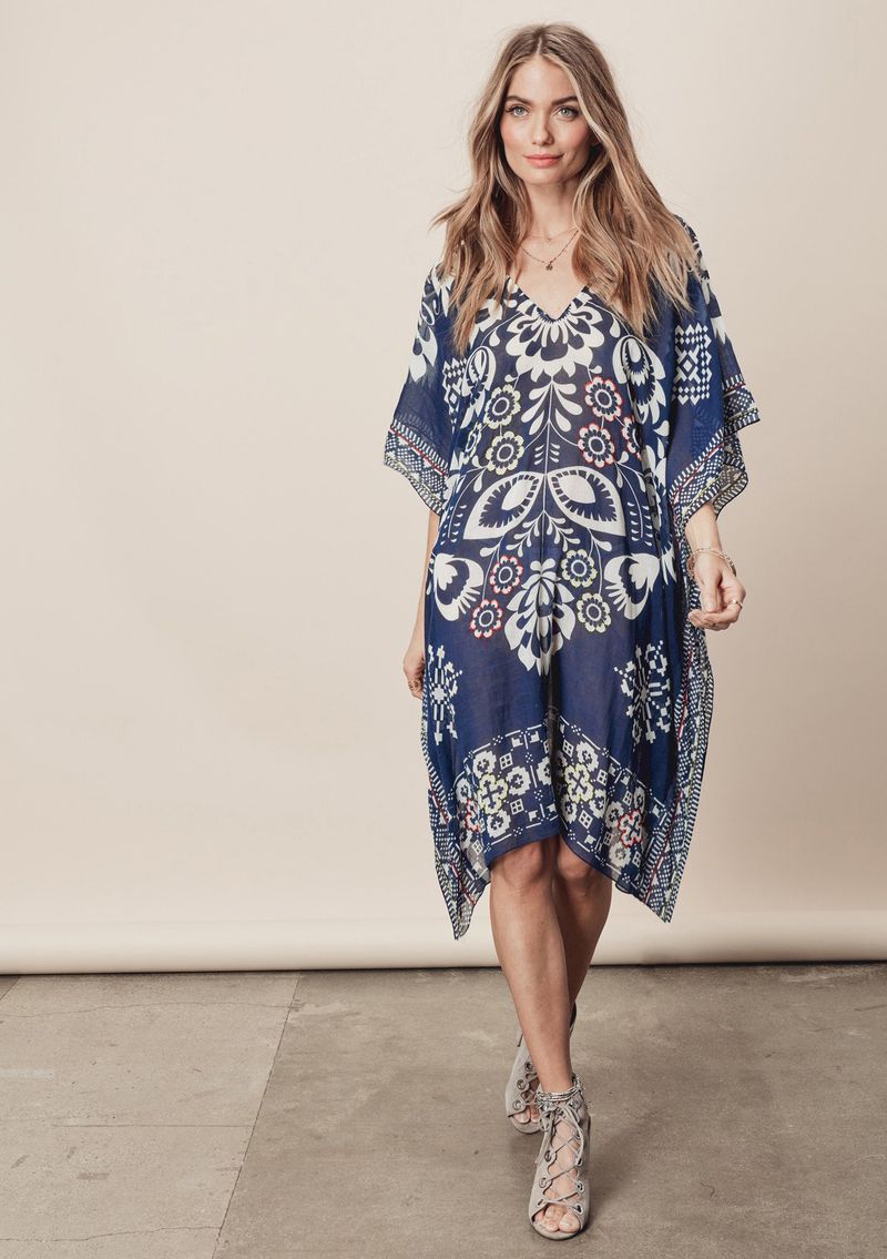 Veste de plage cache-maillot en mousseline de soie à fleurs bleu marine - Col en V - Pour femme_voghion.com