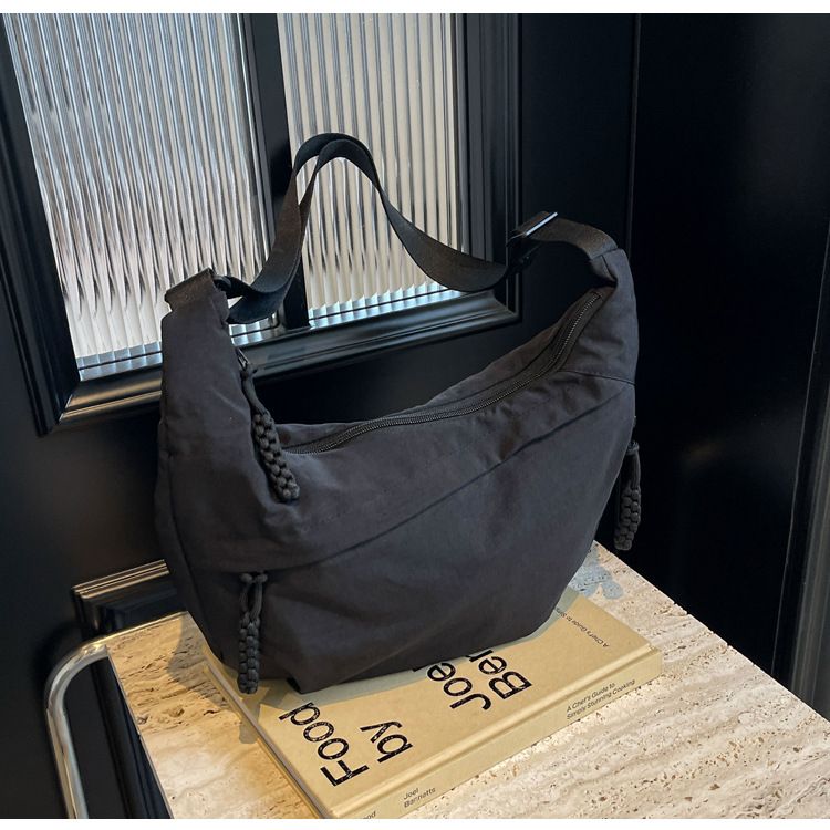 Borsa a tracolla da donna in tessuto di nylon, nuova borsa estiva, grande capacità, versatile, design di nicchia, tracolla singola, stile gnocco_voghion.com