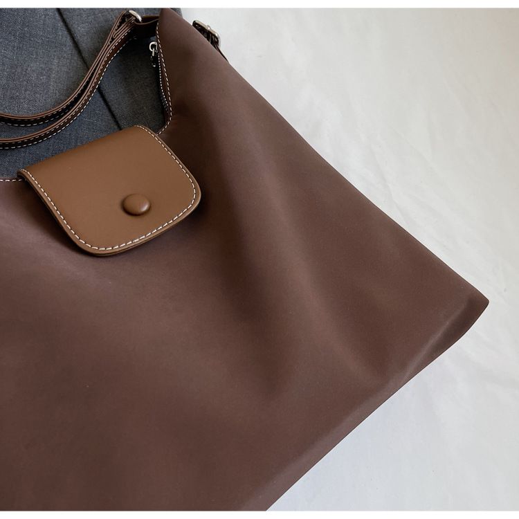 This year's popular large capacity spliced multifunctional shoulder bag 2024 trend three types of back method chain_voghion.com