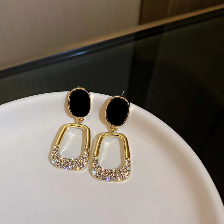 Orecchini da donna semplici orecchini di diamanti 2023 nuovi orecchini di temperamento alla moda orecchini stile caldo di celebrità di Internet all'ingrosso_voghion.com