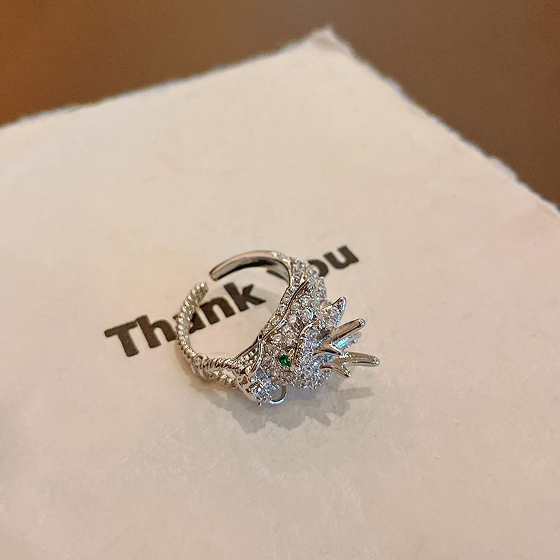 2024 Nuovo anello di apertura a forma di drago con zirconi cinesi Anello per dito indice dal design alla moda cinese-chic Abbigliamento di alta qualità_voghion.com