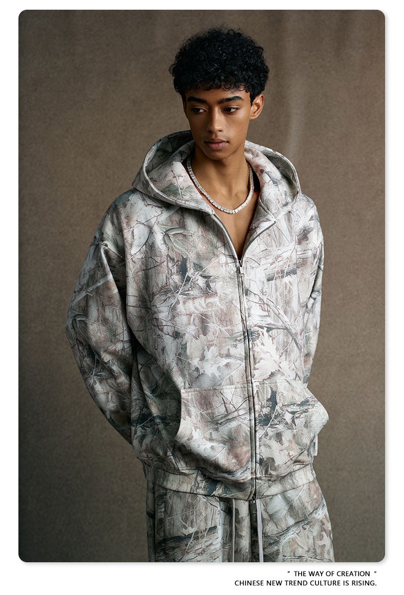 Ensemble deux pièces tendance pour homme, sweat-shirt camouflage en velours, streetwear, sweat à capuche et jogging en polaire camouflage – Tenue deux pièces tendance pour un confort hivernal_voghion.com