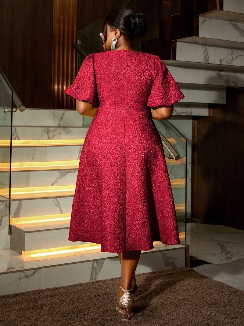 Vestido elegante plus size com mangas bufantes – jacquard floral de cintura alta, decote assimétrico, poliéster elástico (confortável para a noite e para o escritório)_voghion.com