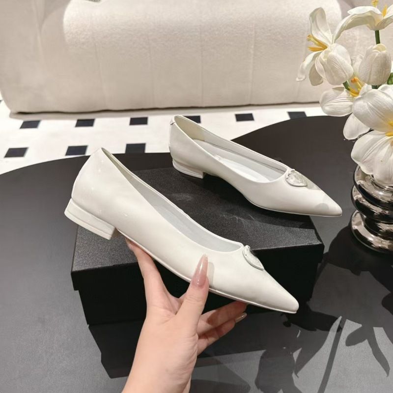 High End Xiaoxiang 2025C, sfilata di moda primaverile, nuove Mary Jane a punta casual con fondo piatto a forma di cuore in vera pelle_voghion.com