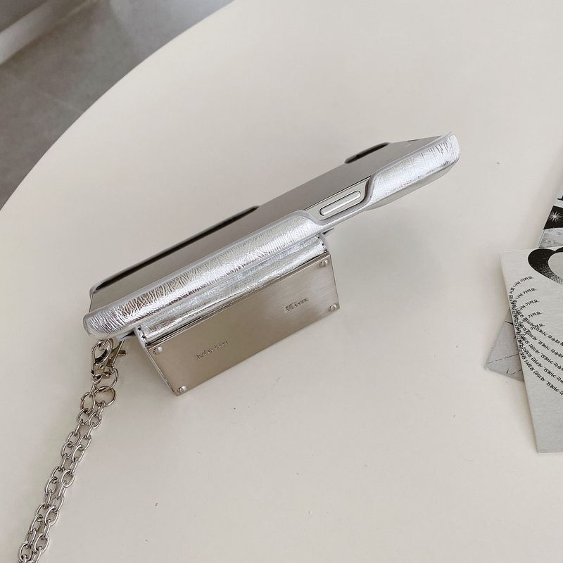 Mobile phone case suitable for iPhone15 mobile phone case Apple 14promax diagonal card holder silver wrinkle mobile phone_voghion.com