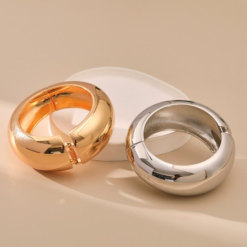 Bracelet pour femme tempérament, design de bracelet à cercle simple et lisse_voghion.com
