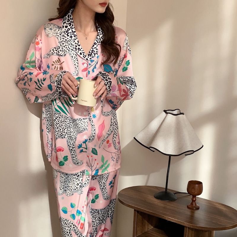Nuovi pantaloni a maniche lunghe in seta ghiacciata da donna, leggeri e di lusso, con stampa leopardata, comodi pigiami in due pezzi_voghion.com