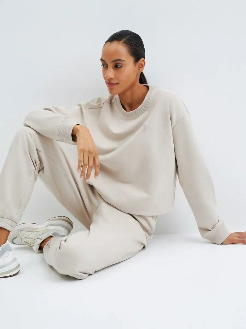 Minimalist Pullover Hoodie & Jogger Set – Relaxed-Fit Long-Sleeve Sweatshirt & Elastic Waist Lounge Pants (S-XL)_voghion.com