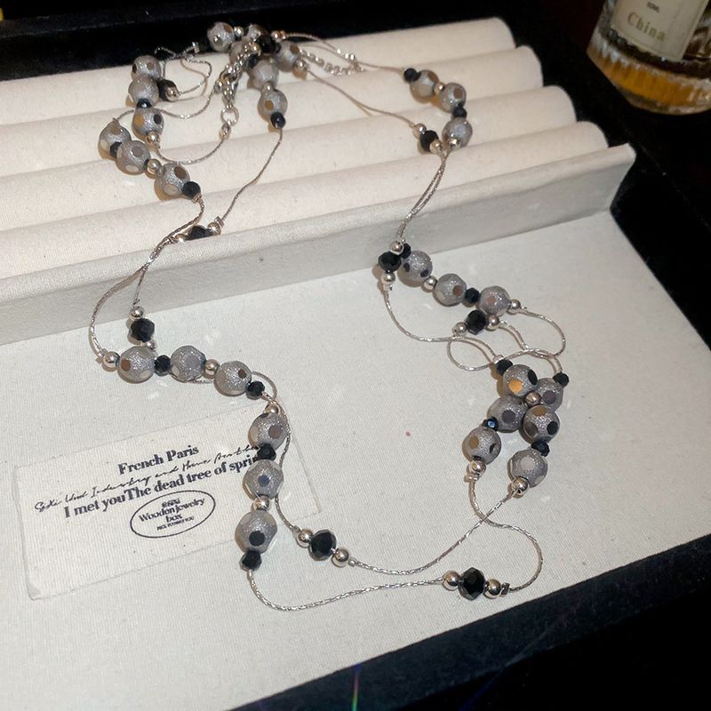 Collana doppia con perline di vetro irregolari, a strati con un tocco di alta qualità, semplice catena per maglioni di nicchia, alla moda e_voghion.com