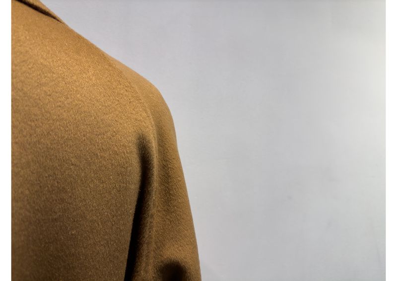 Trench double-face di lusso in misto cashmere e seta per donna – Elegante design con spalle scese, cappotto lungo aderente con drappeggio lusinghiero_voghion.com