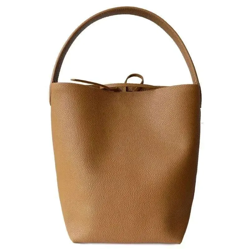 Designer 2025 Hot Sale Marca Feminina Moda Feminina Casual Couro Ombro Macio Axilas Pacote Feminino Bolsa Tote Balde Bolsa de Mão_voghion.com