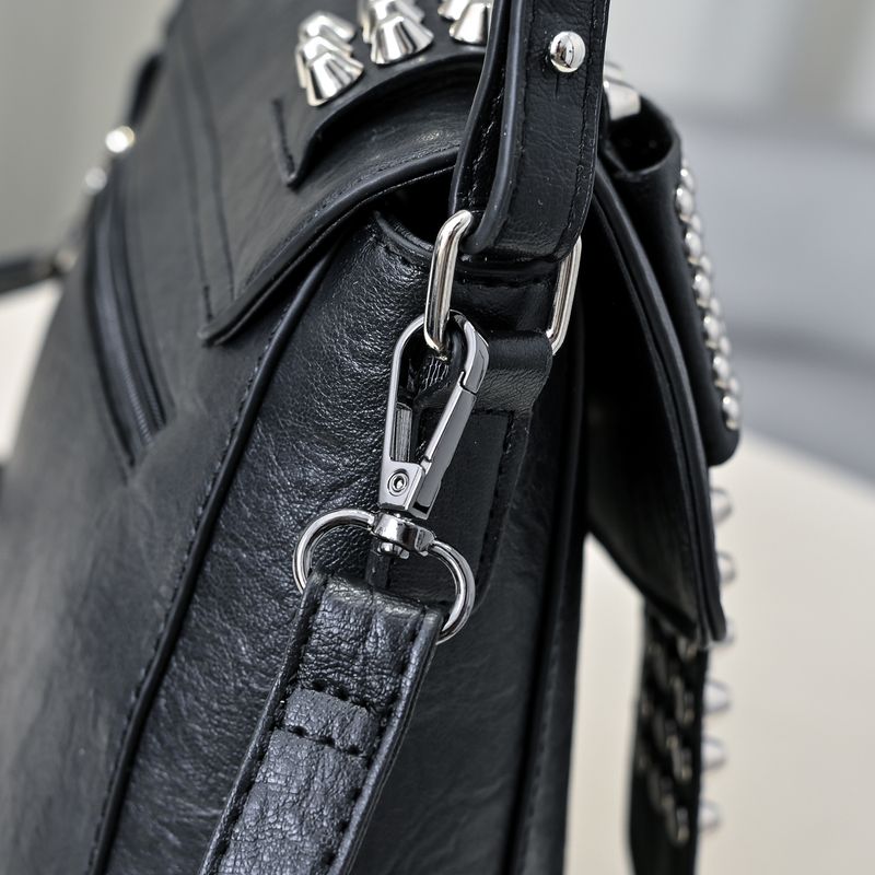 Vintage punk schoudertas - zachte leren crossbodytas met studs en schedel (straatstijl verstelbare kettingriem, handtas en schouderaccessoire)_voghion.com