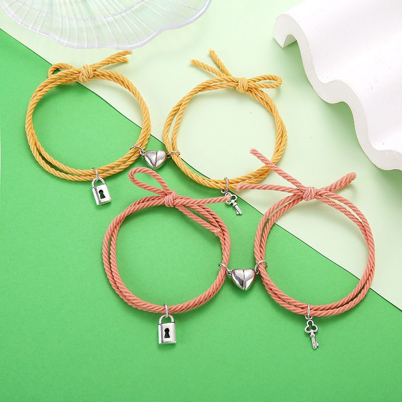 Braccialetto di coppia con elastico semplice e lucchetto a chiave "Love Eachother", un paio di gioielli da mano con corda da uomo e da donna._voghion.com