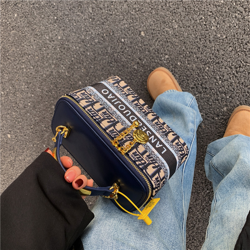 Hochwertige und Nischen-Designer-Box mit Aufdruck für Damen 2024 Neue Pendlertasche mit einer Schulter und kleiner quadratischer Umhängetasche_voghion.com