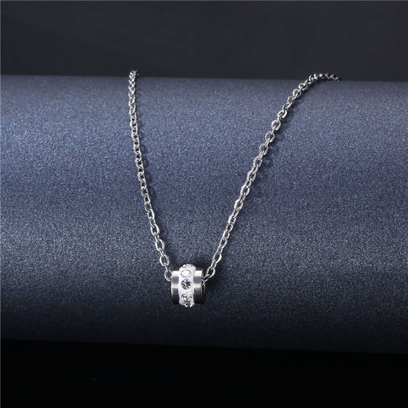 Collier en titane pour femme, chaîne de clavicule simple et tendance, pendentif élégant incrusté d'acier inoxydable._voghion.com