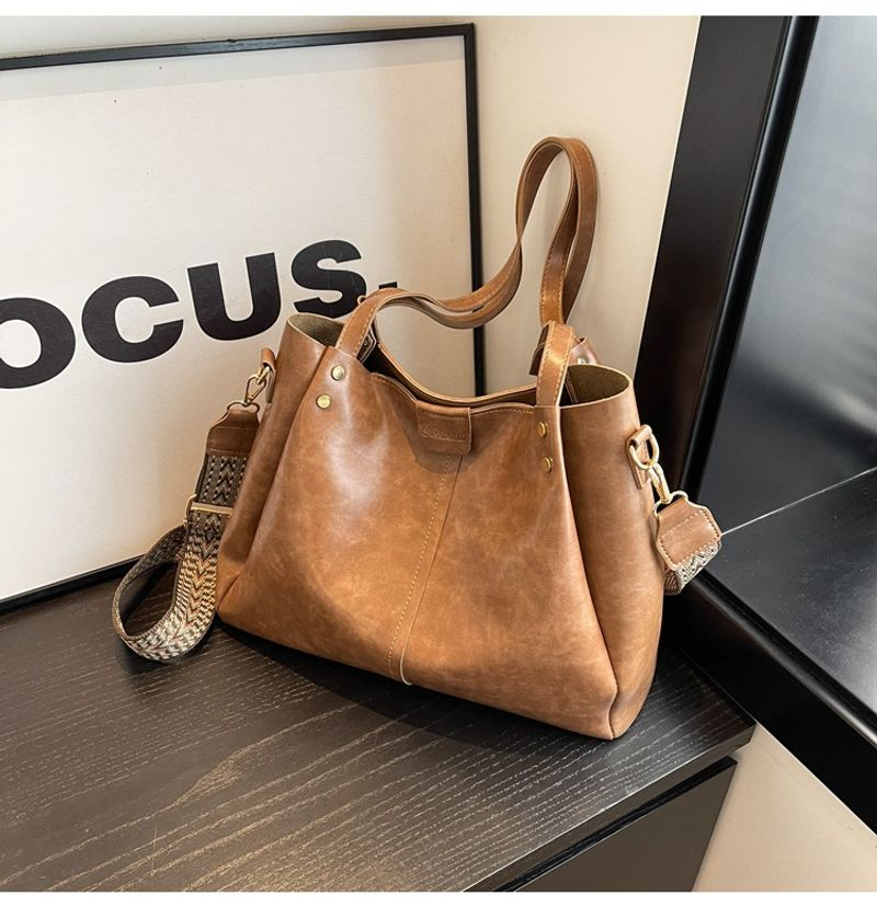 Tote per pendolari retrò di grande capacità in Europa e negli Stati Uniti 2023 nuova tracolla a tracolla con tracolla larga con texture a mano_voghion.com