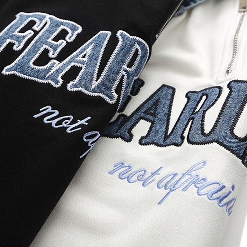 Pullover im amerikanischen Stil mit halbem Reißverschluss und Umlegekragen aus Denim für Herren, lockere Straßenkleidung mit bestickten Buchstaben und langen Ärmeln_voghion.com