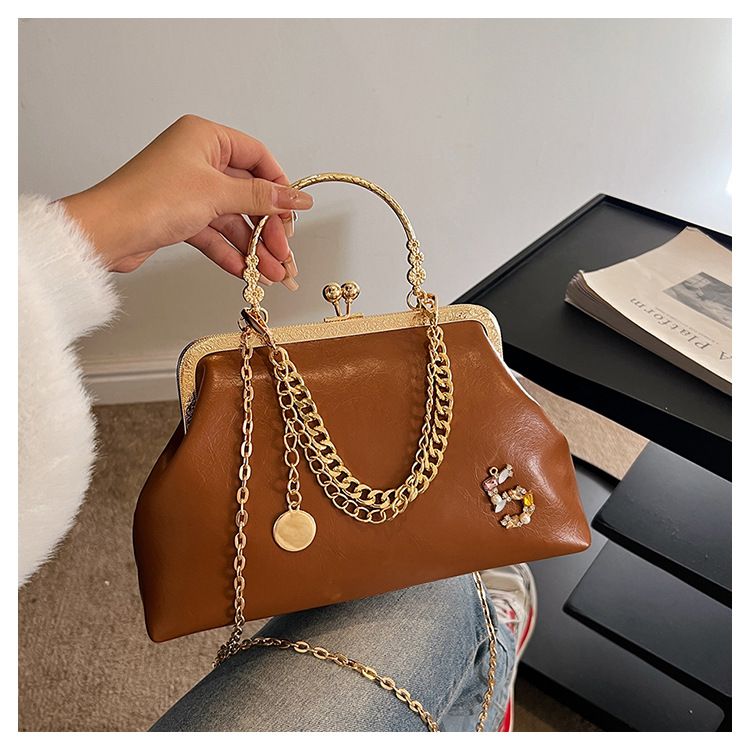 Damen 2023 neue goldene Mundtasche, trendige Modekette, One-Shoulder-Handtasche, Abendessentasche_voghion.com