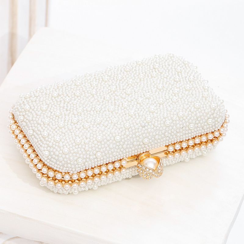 Borsa a tracolla da sera con pochette a catena quadrata in perle fatta a mano 2025_voghion.com