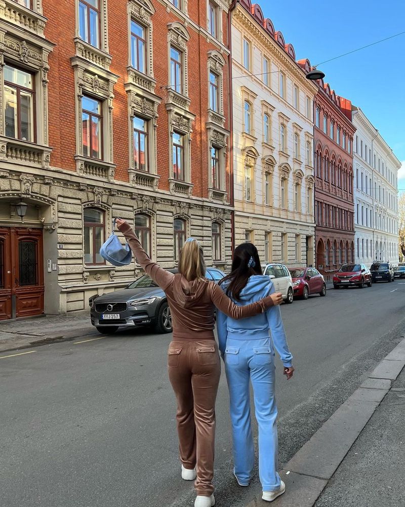 Samt-Trainingsanzug-Set für Damen – Jogginghose aus weichem Polyester und langärmliges Oberteil für Freizeitkleidung, Fitnessstudio, Lounge, Reisen – Schwarz/Hellblau/Pink/Rosa_voghion.com