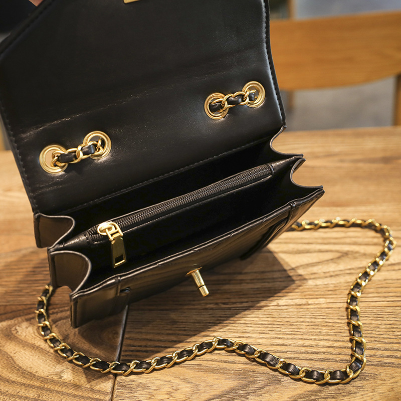 2024 Nuova catena di moda Una spalla quadrata Versatile Internet Rosso Piccolo vento frizzante Golden Pearl Ball Lingge da donna_voghion.com