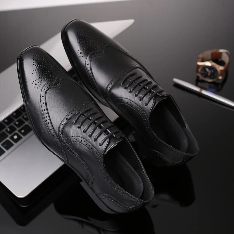 Cost performance Classic Oxfords Leather Formal Pointed Toe Business Office Dress Man Brogue Flats Wedding Party Shoes_voghion.com