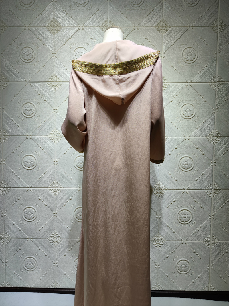 Abaya musulmano in camoscio con pizzo color champagne da donna Abaya maculato da donna_voghion.com