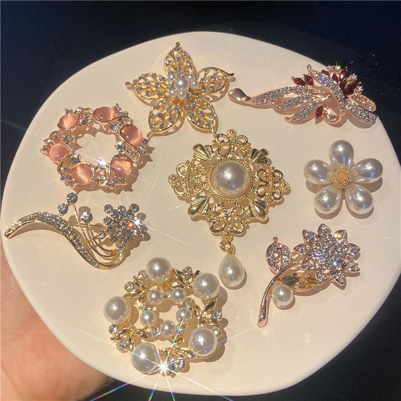 Brooch High-end Women's Accessories Fixed Clothes Cute Buckle Luxurious Cardigan Pin Elegant Sweater Suit_voghion.com