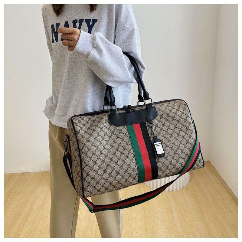 Kortdistanse bærbar crossbody for kvinner med stor kapasitet lettvekts fiess sportsveske for menn, allsidig reiseveske_voghion.com