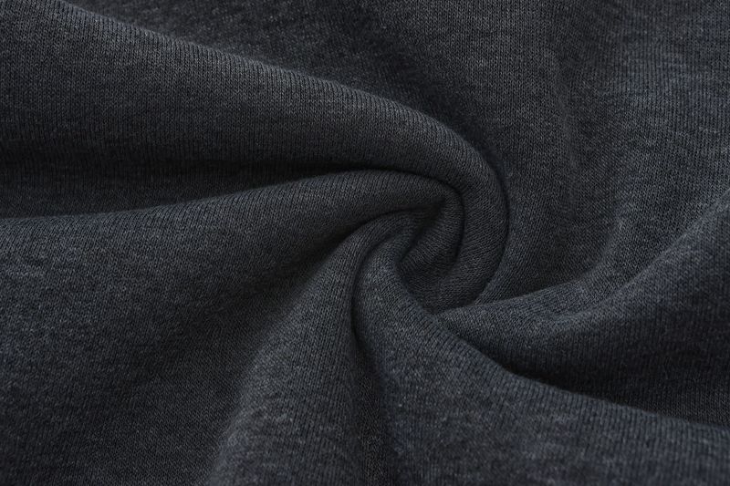 Új, menő férfi kapucnis pulóver, színes blokkokkal, sapkacímkével és menetes húzózsinórral._voghion.com