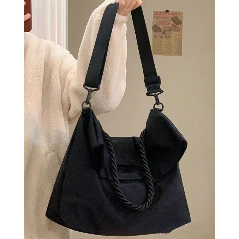 Grande capacità per le donne 2025 primavera nuova borsa a tracolla in tela di nylon stile scuro versatile alla moda_voghion.com