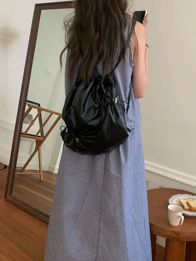 Koreanischer silberner Faltenrucksack mit Kordelzug für Damen, modisch, lässig, klein, schlicht, ideal für Studentinnen_voghion.com