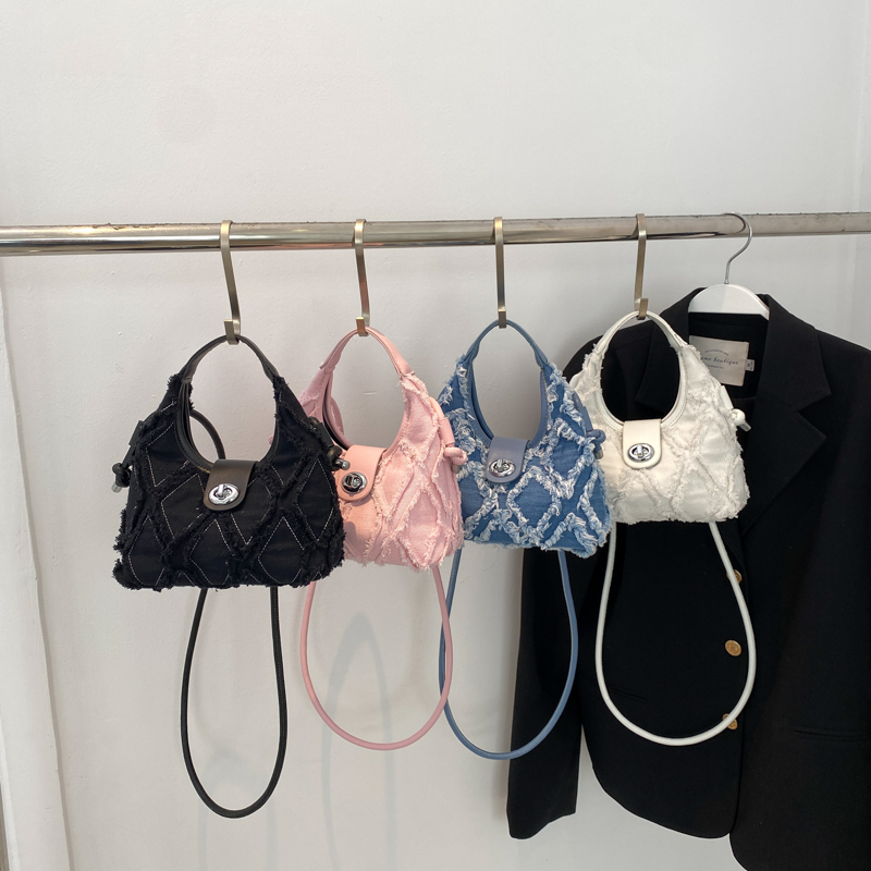 LEFTSIDE Weiche Stoff Trend Kleine Schulter Umhängetaschen für Frauen Hobo 2022 Luxus Marke Designer Frauen Handtaschen Kawaii Totes_voghion.com