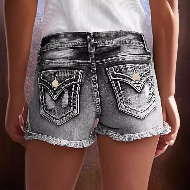 Pantaloncini in denim strappati ricamati con toppa elastica da donna, alla moda_voghion.com