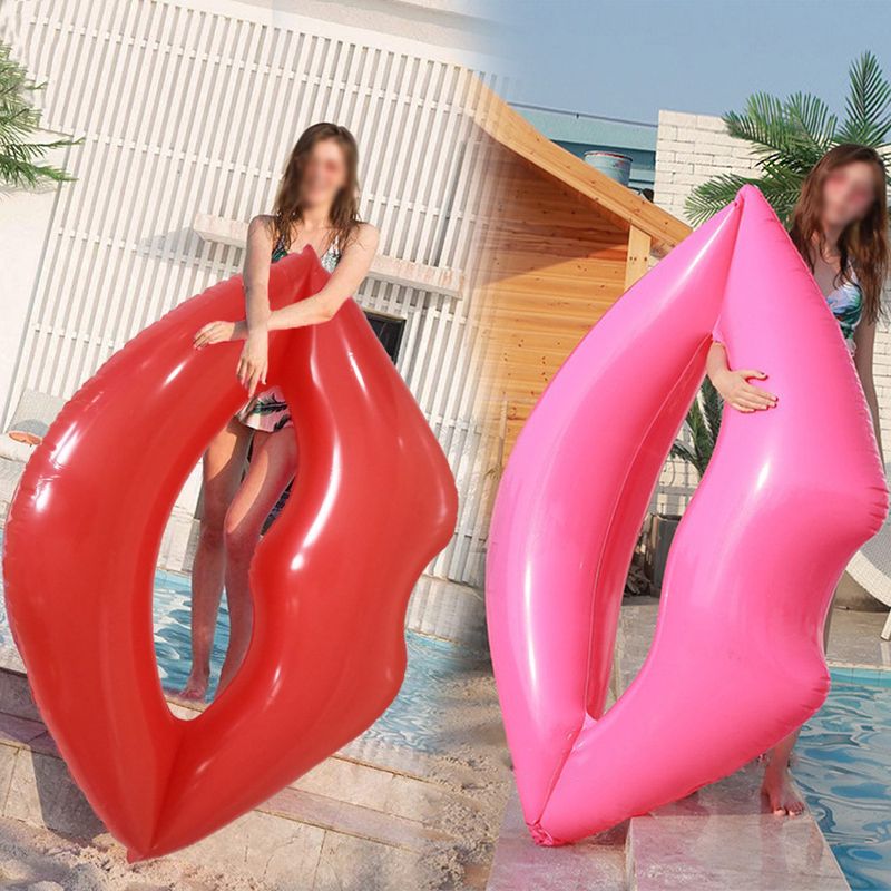 Anillo de natación inflable con forma de corazón rojo y labios rojos_voghion.com