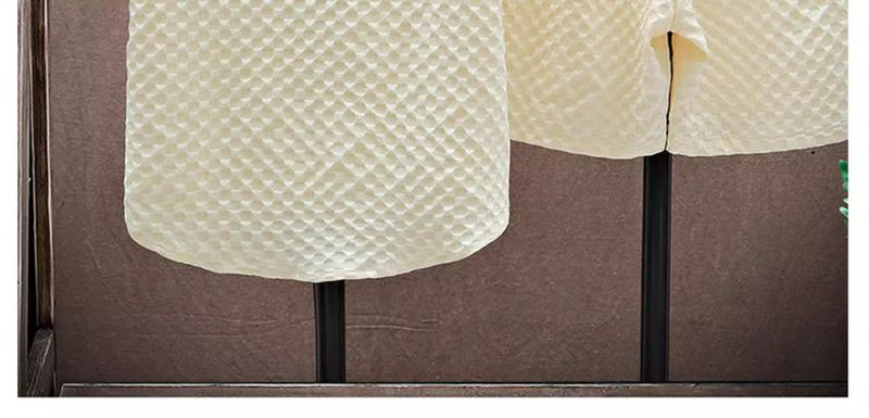 Traje de verano de seda helada para hombre, elegante camisa de manga corta y pantalones cortos de moda, un conjunto de traje deportivo y de ocio fino a cuadros de dos piezas_voghion.com