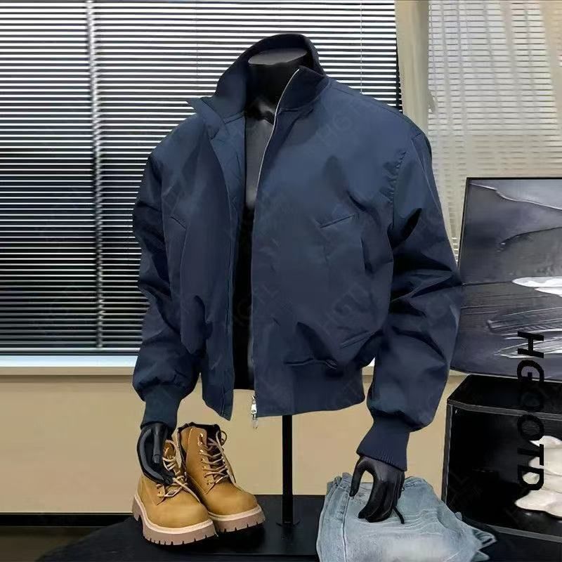 Giacca da baseball da uomo modello corto MA1 blu navy, modello maschile, con colletto rialzato in stile americano, silhouette di alta qualità_voghion.com