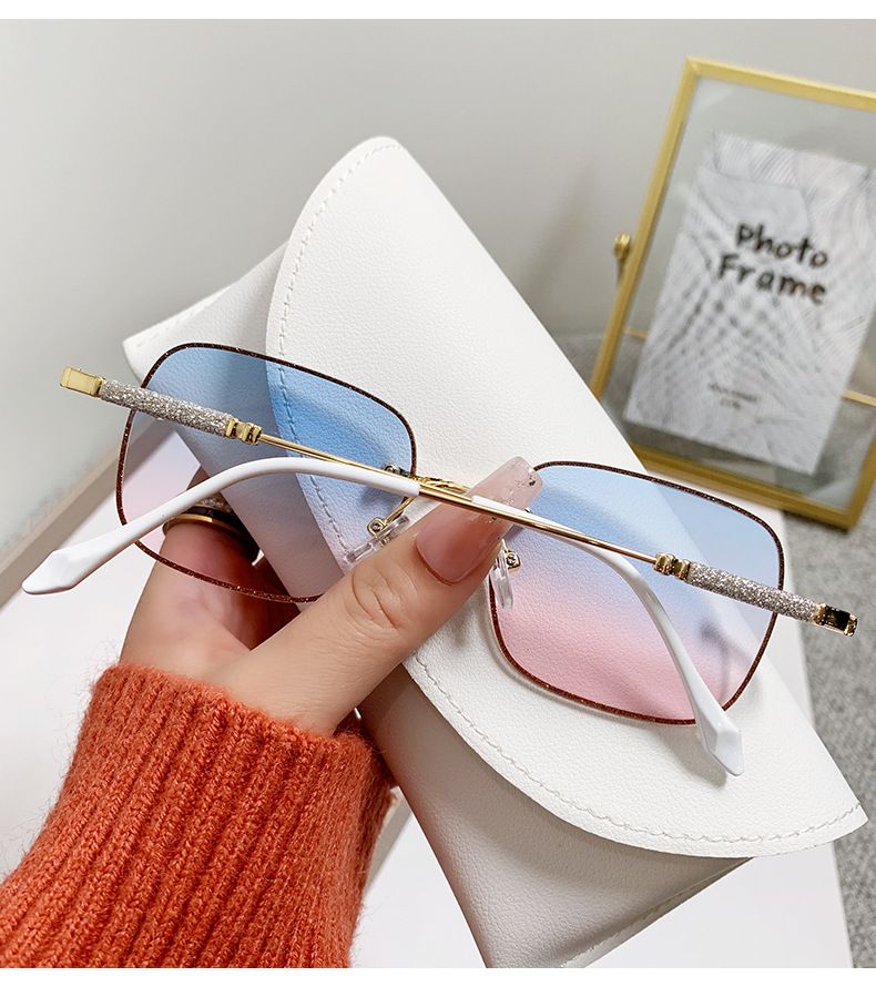 Damen-Sonnenbrille, quadratischer Rahmen mit Zubehör, Glitzer, INS-Stil, Mode, High-End-Sinn, Sonnenbrille im gleichen Stil für Männer und Frauen_voghion.com