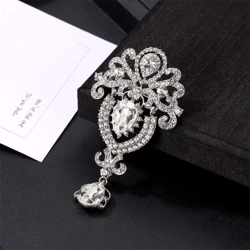 New hot selling temperament men's and women's brooches, fashionable glass scarf buckle, crown crystal coat, pin collar_voghion.com