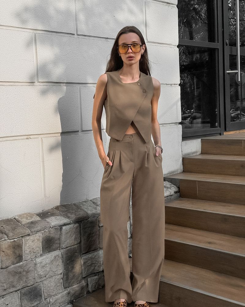 Damenbekleidung Lässiger Khaki-Mode-Temperament Ärmellose Weste Hosenanzug Frühling und Sommer All Match Hohe Taille Zweiteiliger Anzug für Frauen_voghion.com