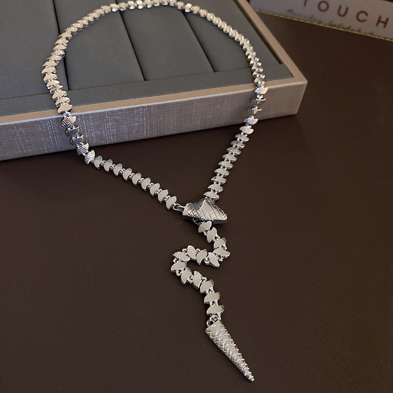 Collier en métal plaqué or véritable en forme de serpent, léger, luxueux, simple et à la mode, chaîne de clavicule personnalisée,_voghion.com