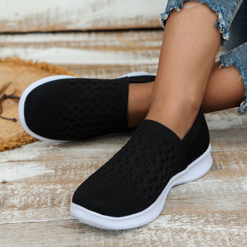 Scarpe sportive di grandi dimensioni per le donne nella primavera e nell'autunno 2023, nuove scarpe casual singole con fondo piatto e tessuto fly per le persone pigre_voghion.com