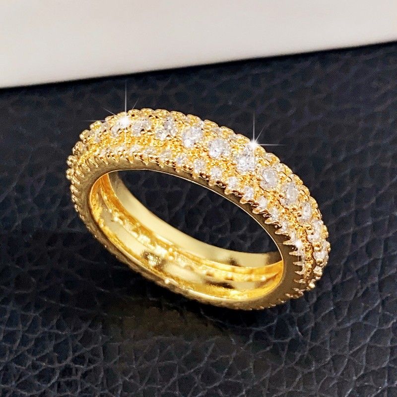 Anello unisex di lusso esagerato Huitan in platino placcato in rame con gioielli in zircone_voghion.com