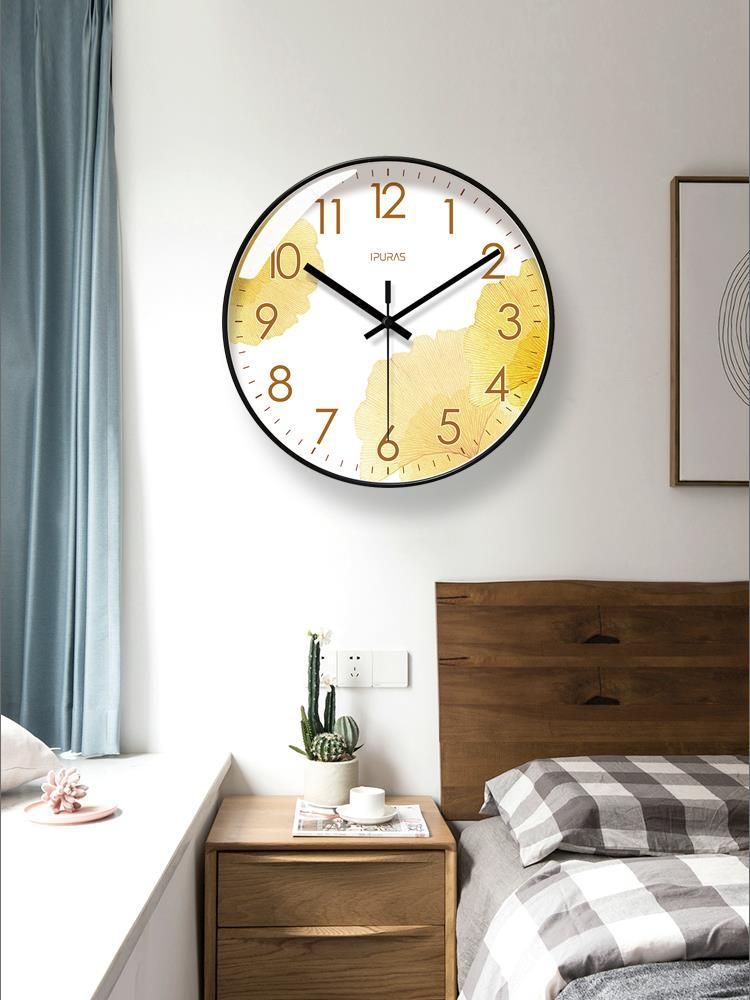 Yipula 6234 Wanduhr im goldenen Ginkgo-Stil für das Wohnzimmer, schlichter nordischer Stil, leise, Sekundenzeiger, Quarzuhr_voghion.com