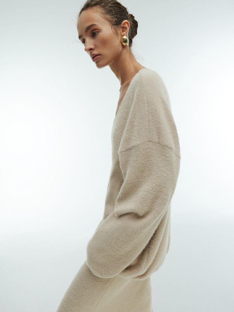 Mink Fur For Women, Autumn And Winter Commuting Simple Knitted V-neck Sweater + Skirt Set Wrinkle Outfit_voghion.com