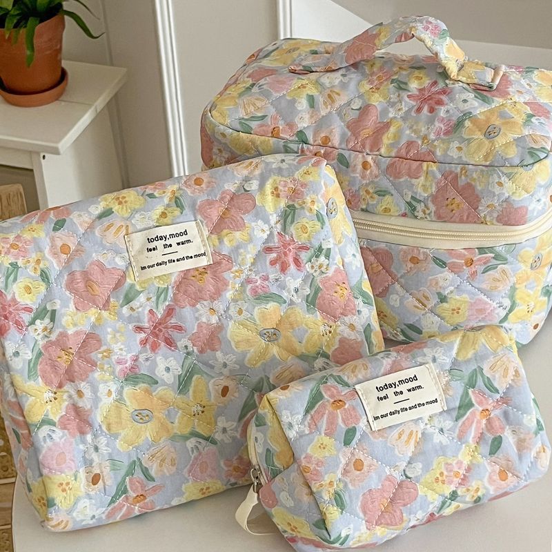 Blumen-Kosmetiktasche, süße, tragbare Cartoon-Spültasche für Studenten, gesteppt, große Kapazität, süße, frische Aufbewahrungstasche_voghion.com